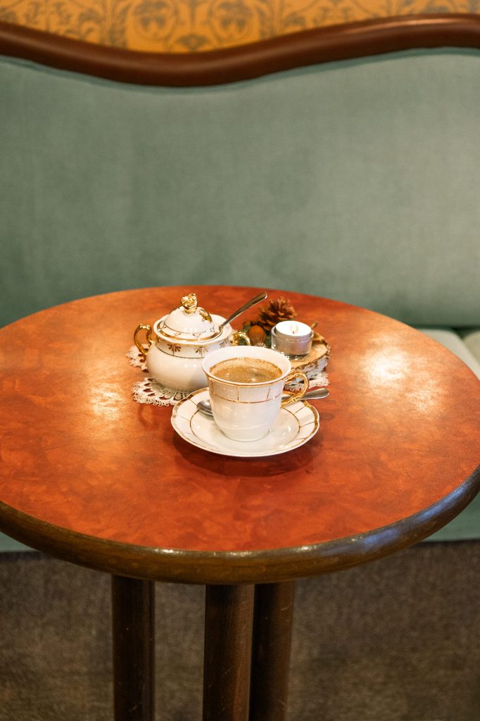 Nostalgische Einrichtung im Kaffeehaus Stralsund
