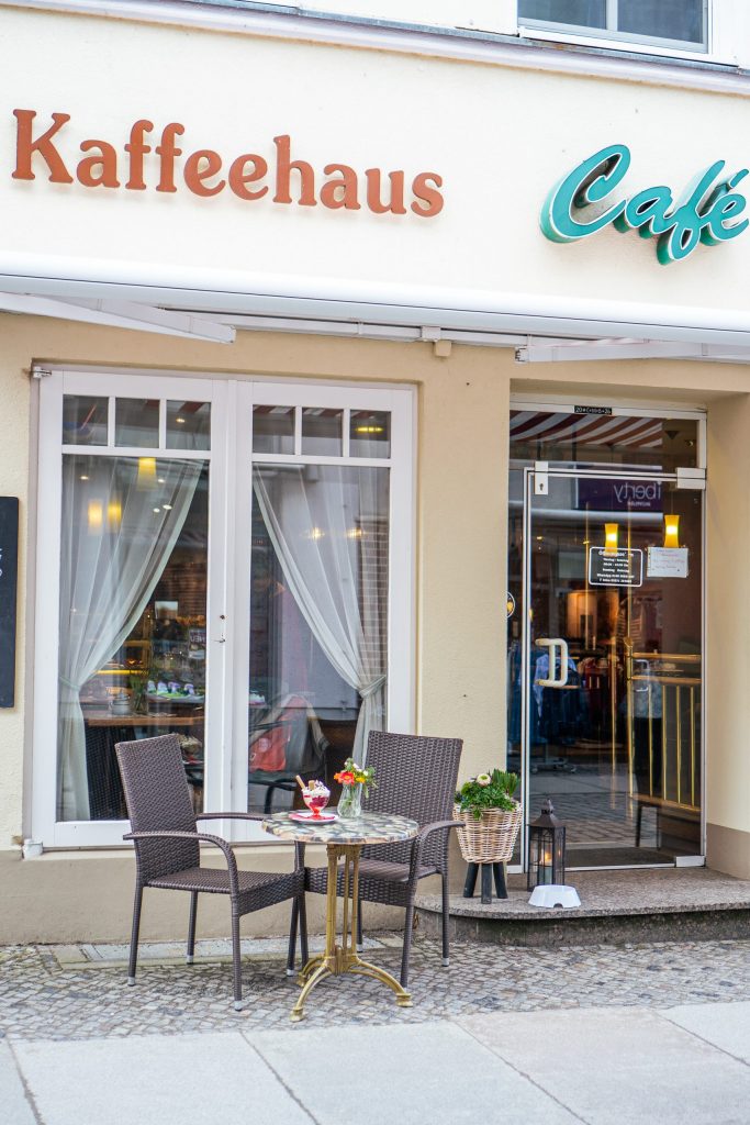 Außenansicht des Kaffeehaus Stralsund am Apollonienmarkt