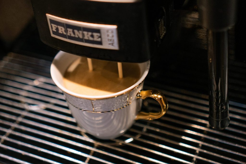 Frisch aufgebrühter Kaffee im Kaffeehaus Stralsund